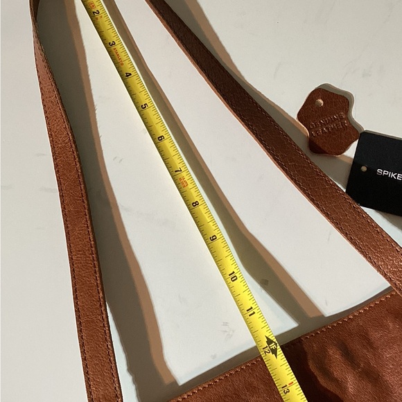 Spikes & Sparrow leather tote, zipper top,12”drop, slip in&zipper inside pockets - Picture 8 of 16